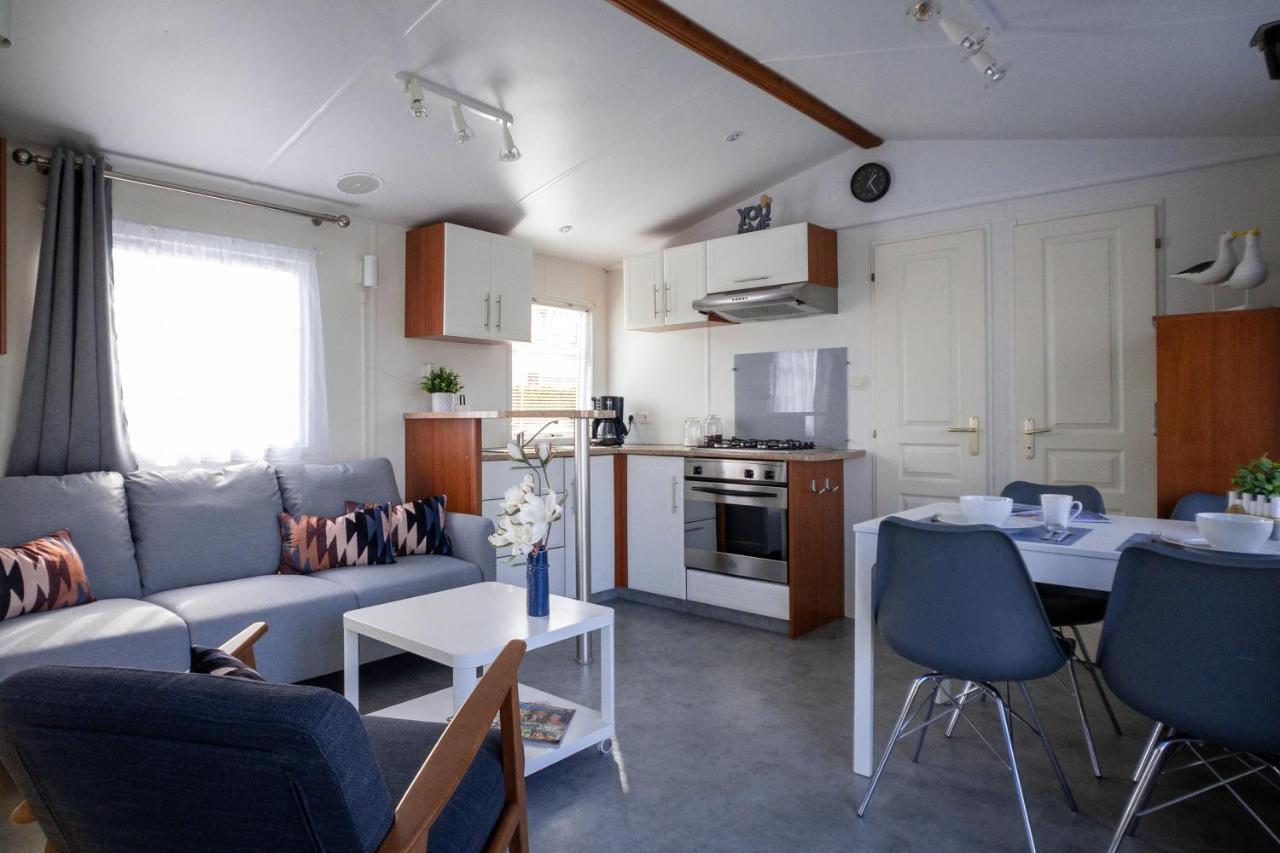 Вілла Knus En Modern Ingericht Chalet Met Gratis Wifi Tzummarum Екстер'єр фото