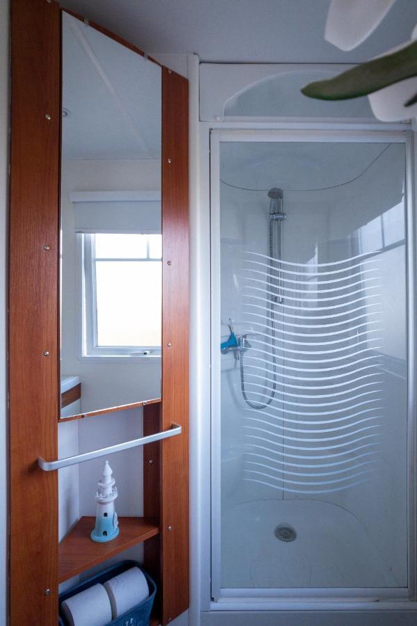 Вілла Knus En Modern Ingericht Chalet Met Gratis Wifi Tzummarum Екстер'єр фото